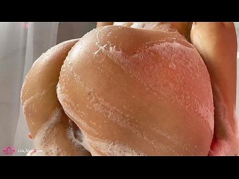 ❤️ Brunette Masturbates Pussy b'vibratur għal orga intens fid-doċċa ️❌ Porno lilna mt.hentaibar.ru ❌❤